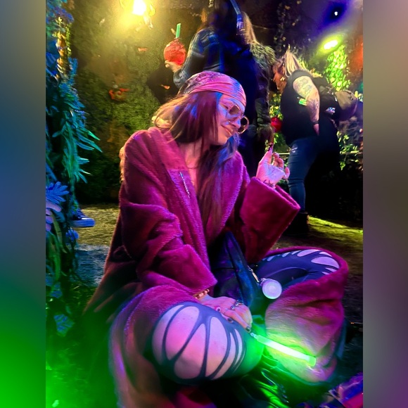 Meet your Posher, Chloe - Picture 1 of 4